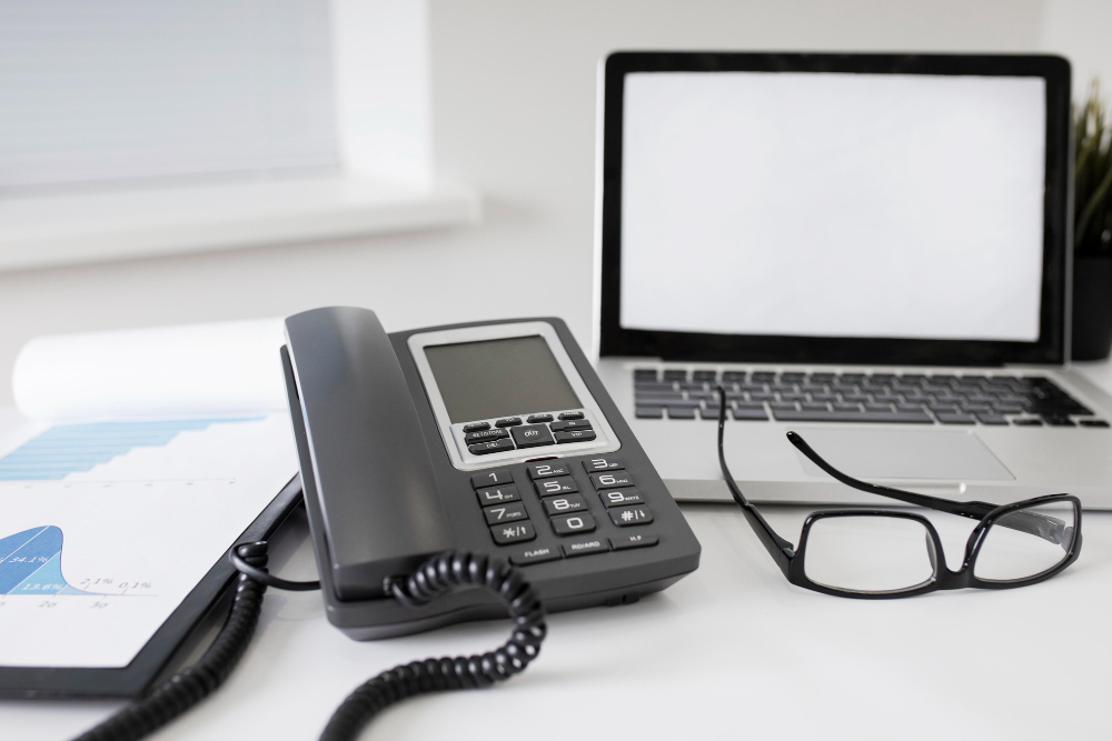 10 Best Phone Systems for Small Businesses 2024 – Pros and Con